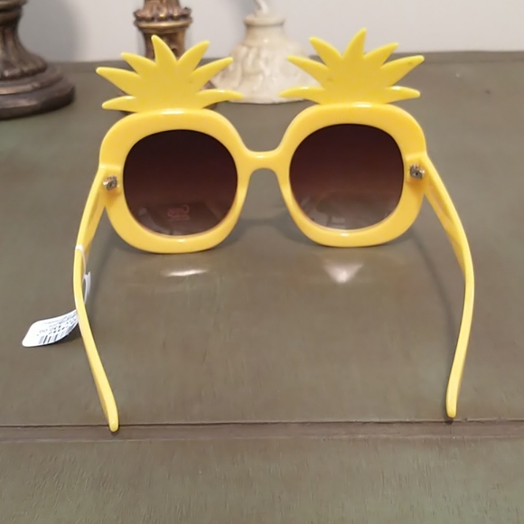 Circus by Sam Edelman Pineapple Sunglasses - Picture 3 of 4